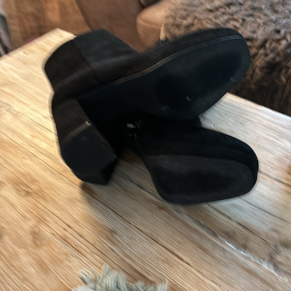 Cute boots by Hey girl. Size 7 slight platform - Picture 2 of 5